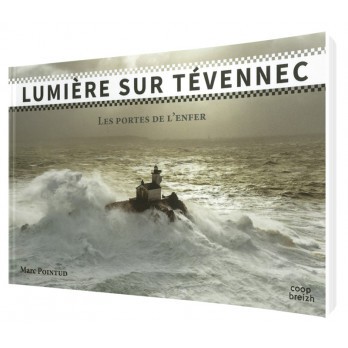 Couverture livre Lumiere sur Tévennec, Marc Pointud