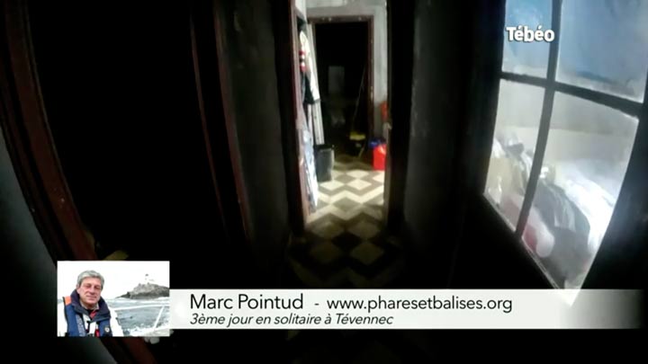 Dans cet épisode, découvrez les 60 mètres carrés du rez de chaussé du phare de Tévennec.