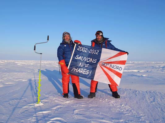 Expédition Pôle Nord 2012 le pavillon de la snpb au pôle nord